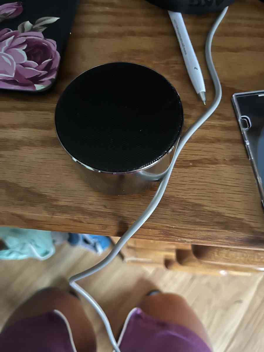 AKG Y500 Bmuetoith speaker