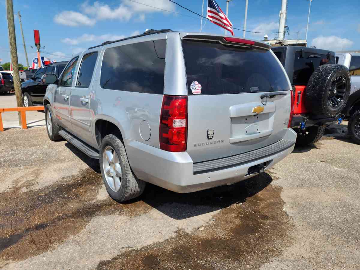 Chevrolet Suburban LTZ 2013