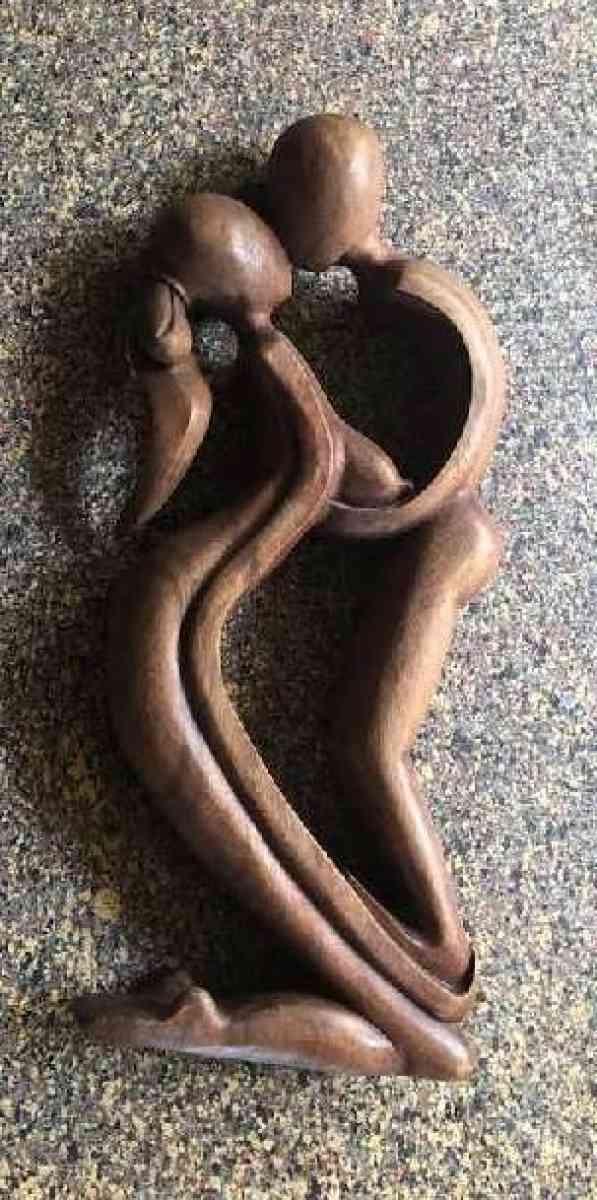 wood sculpture man  woman kissing