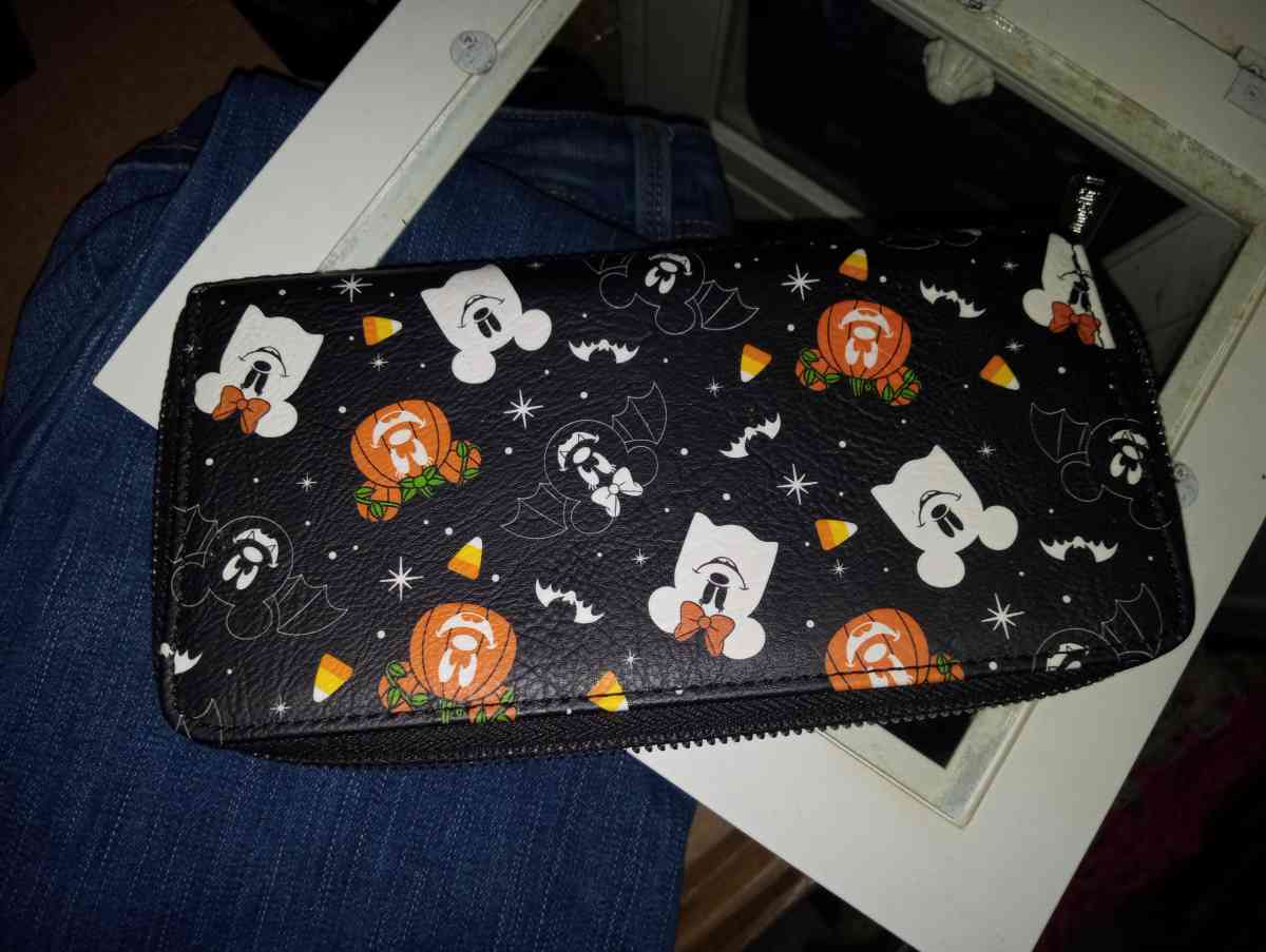 Halloween lounge fly wallet