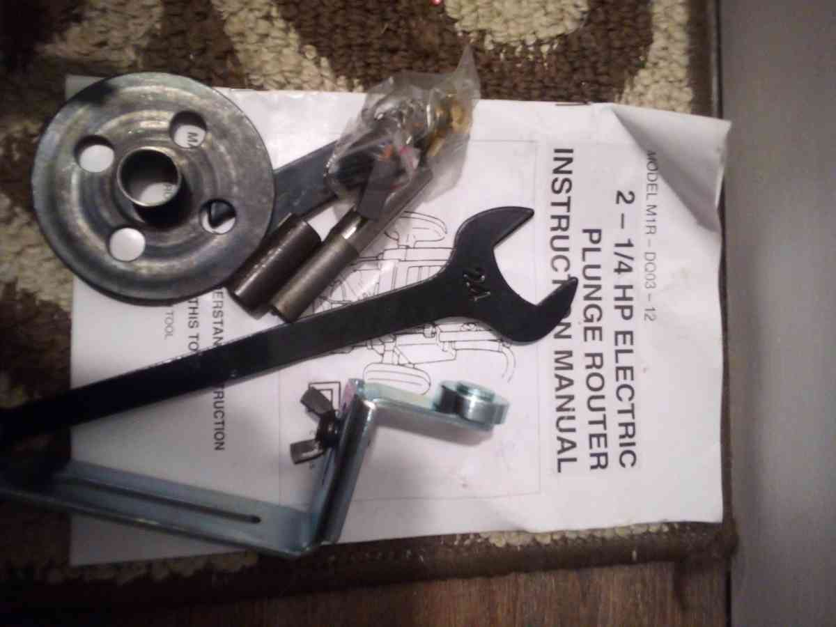 two and one quarter horsepower electric plunge router