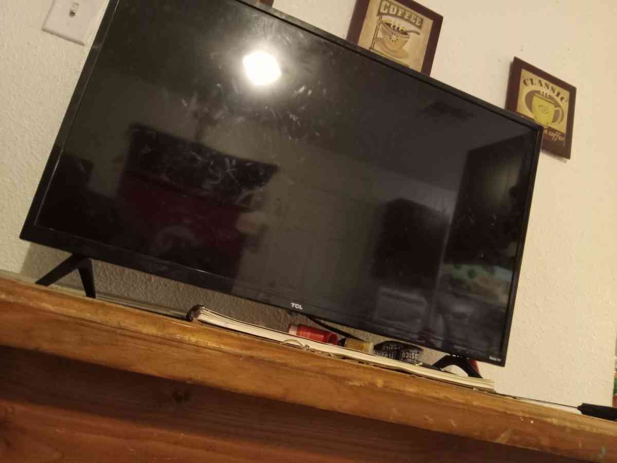 TCL 32 inch TV Roku