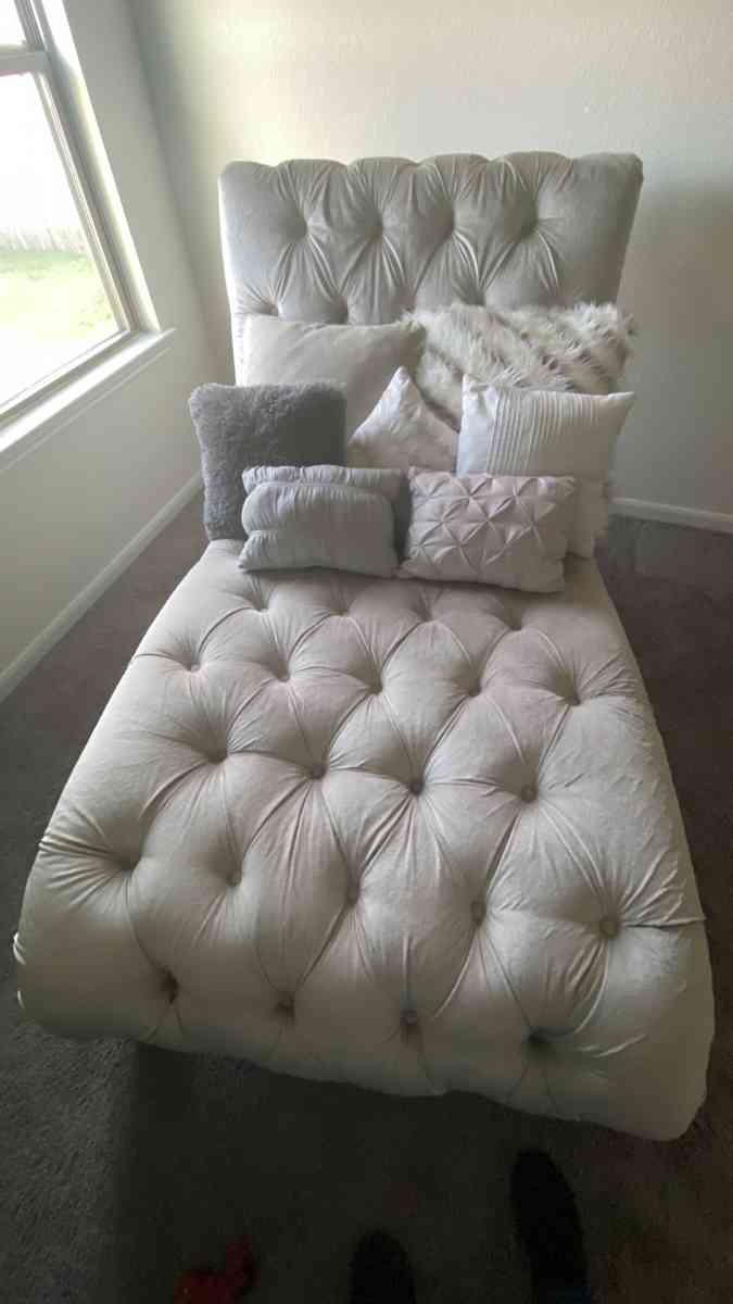 Large Ashley Chaise Lounger