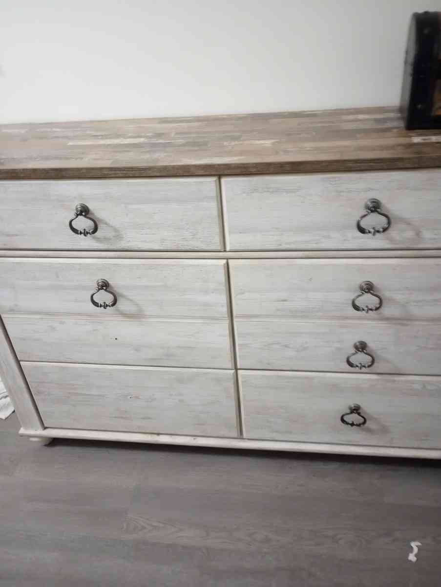 two bedroom apartment everything must go 2000 for everything