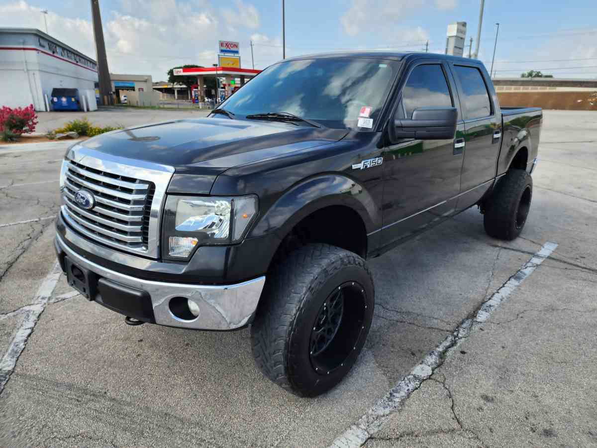 Ford F150 LIFTED 2013