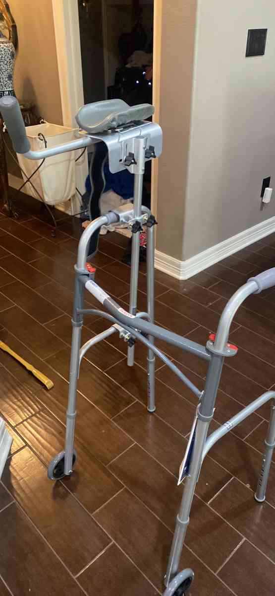 Walker with arm support