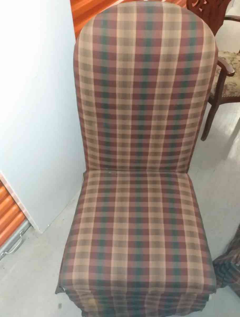 beautiful 2 accent chairs