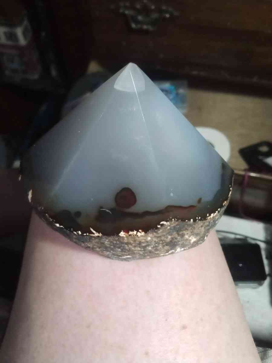 Agit shaped piramid healing rock