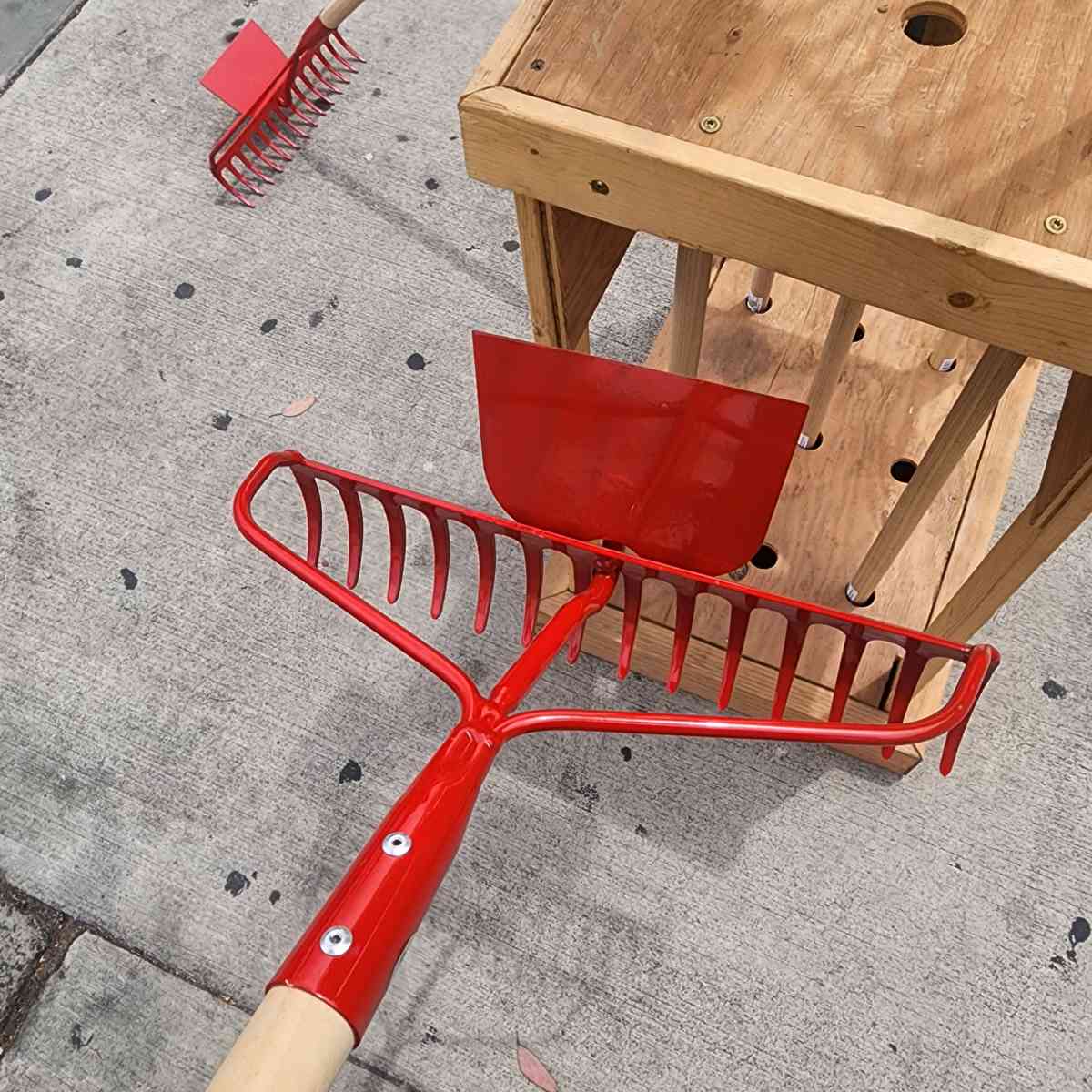 2 in 1 tool rake