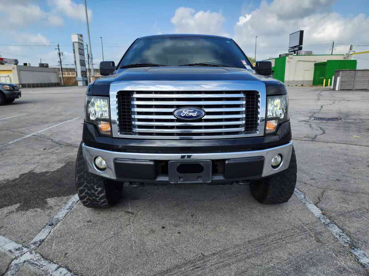 Ford F150 LIFTED 2013