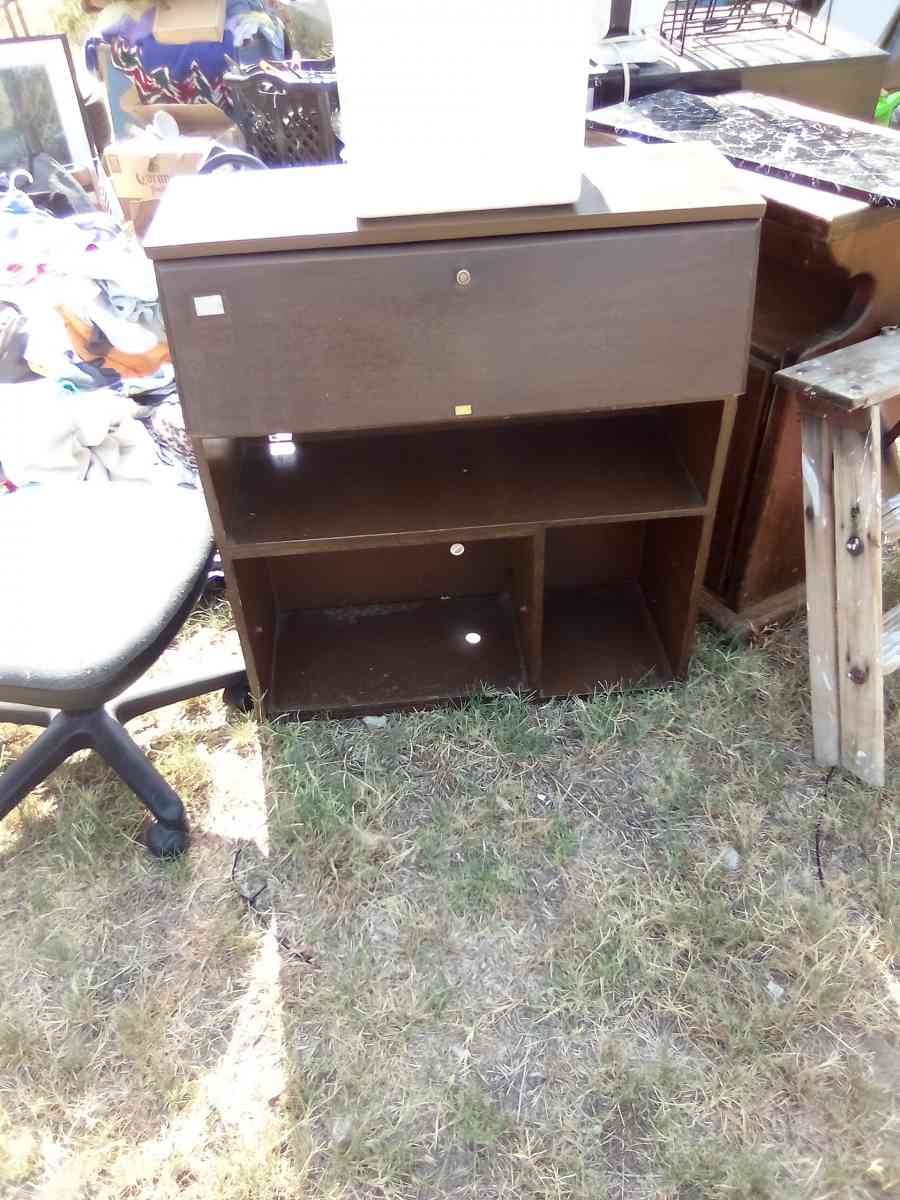 I am selling this stuff that can be put in the office like