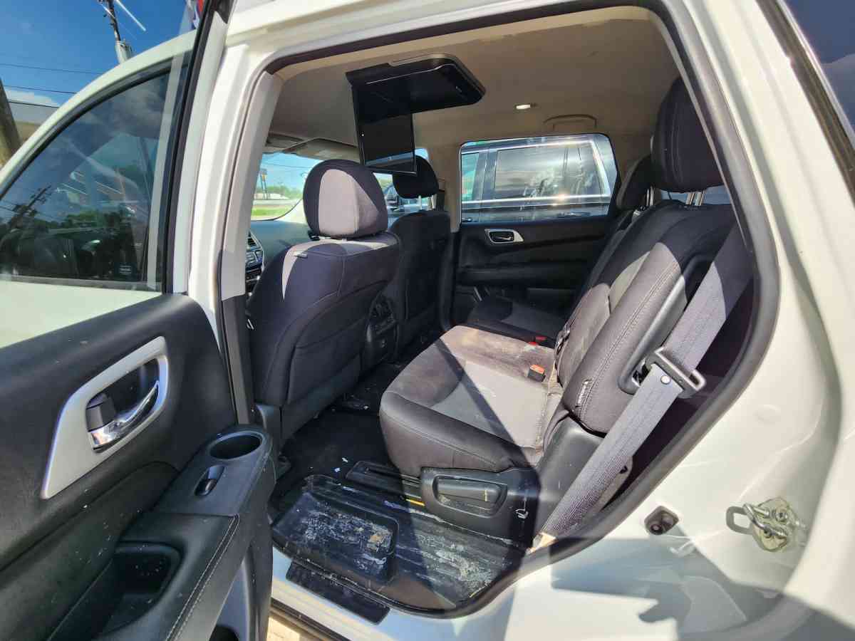 98k Nissan Pathfinder V6 2018