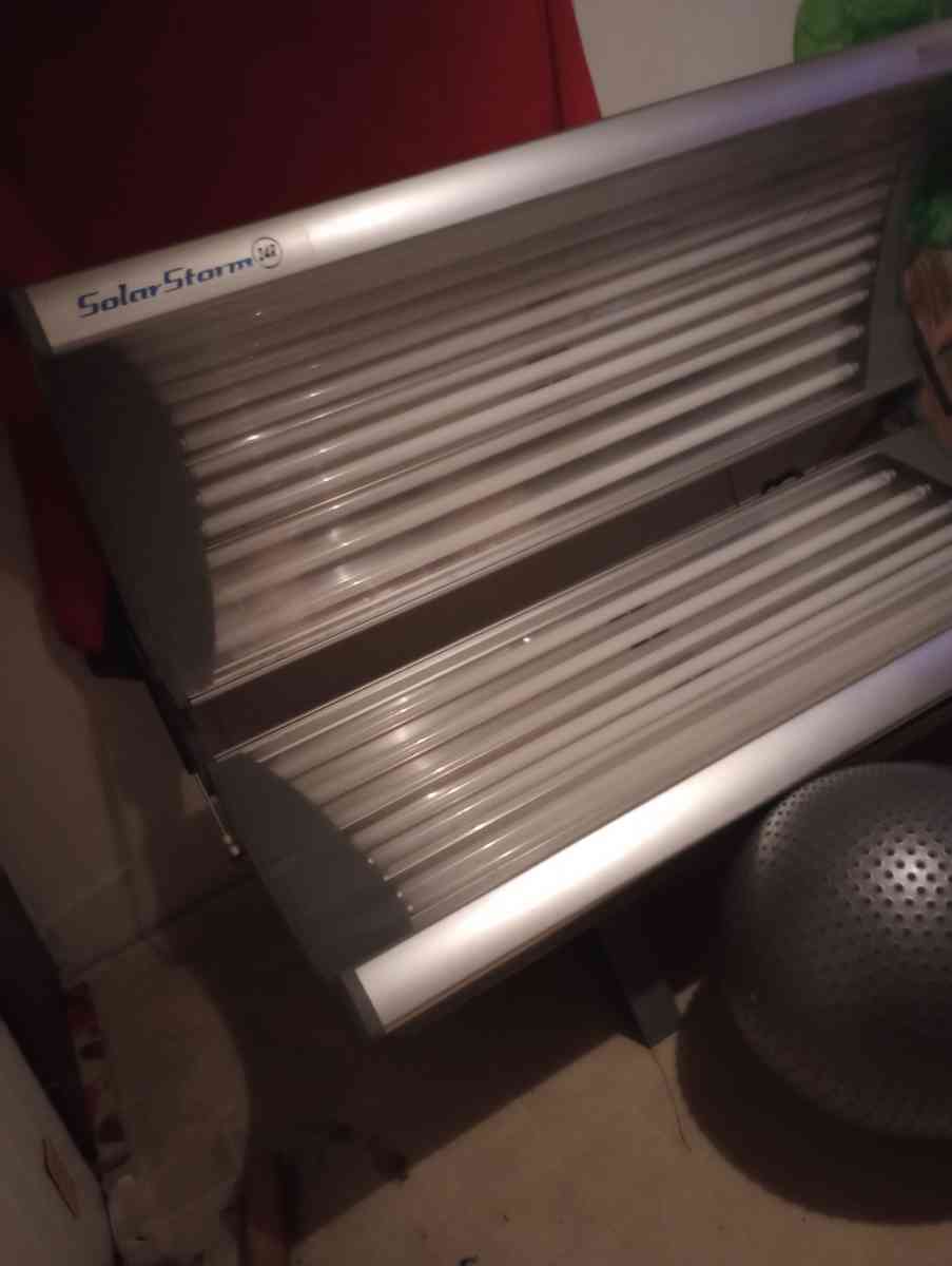 Solar Storm 32 Bulb 20 Min  Tanning Bed