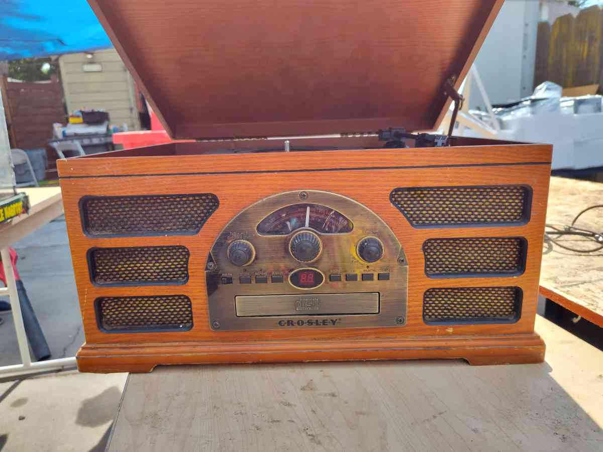 a record player and a AMFM