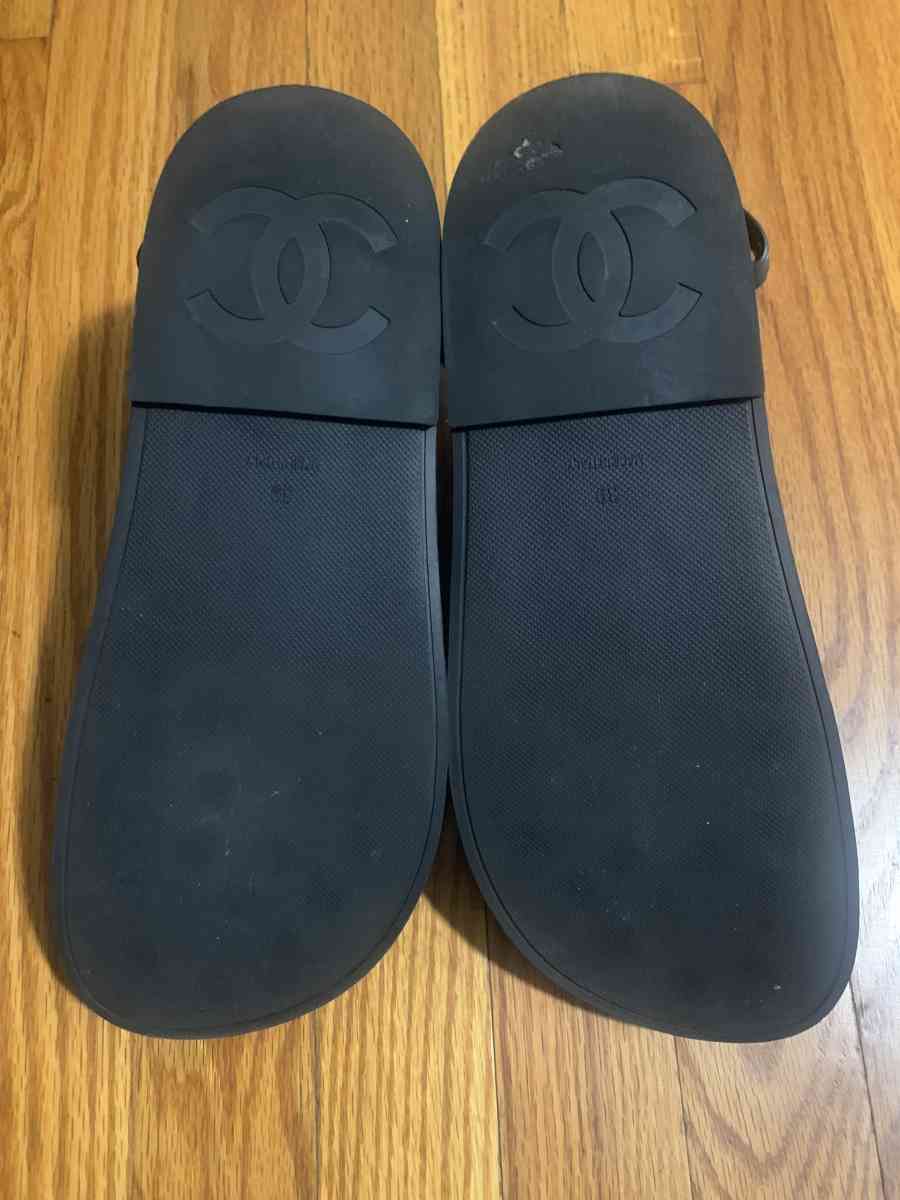 Womens sandal size 8