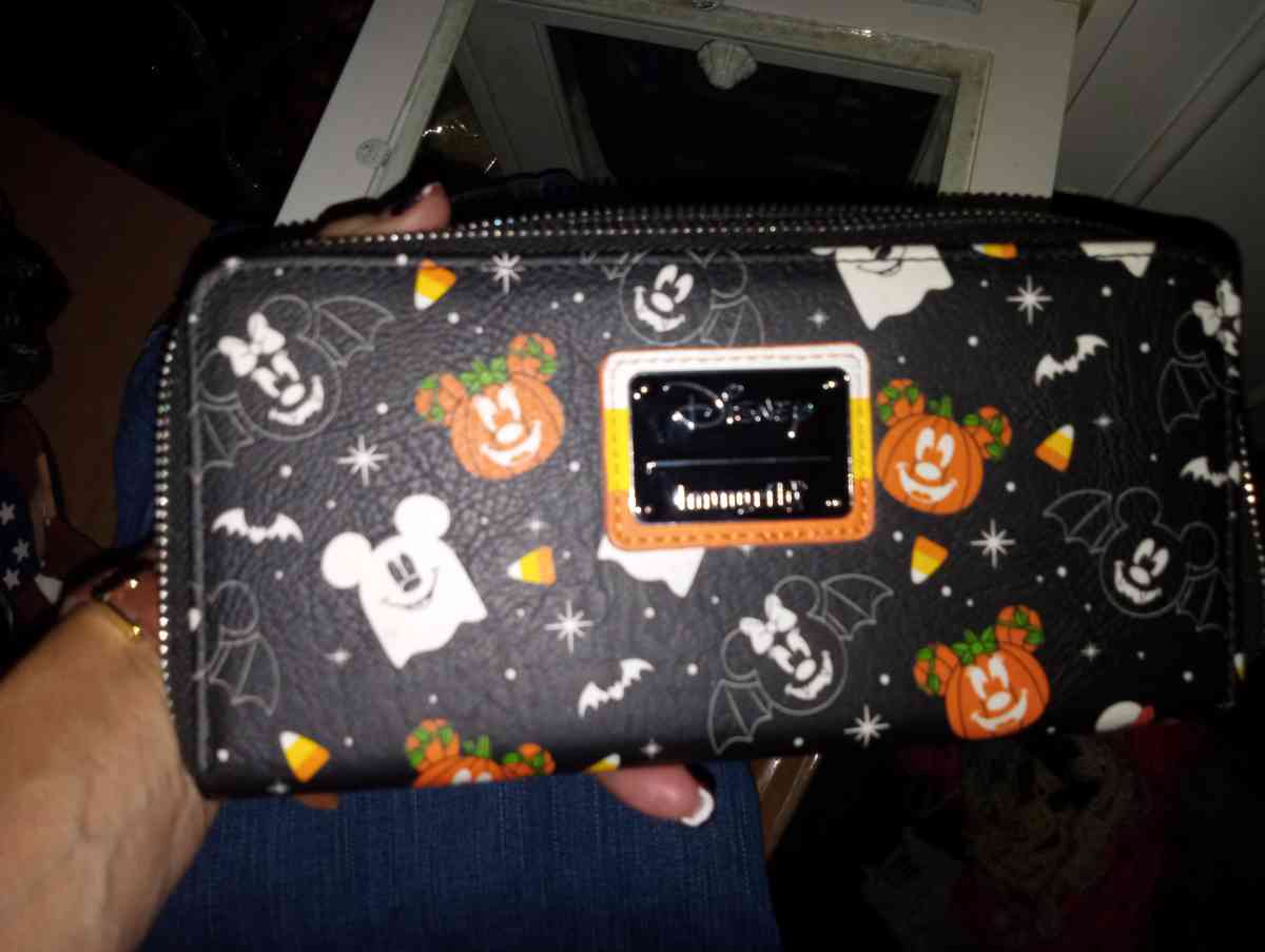 Halloween lounge fly wallet