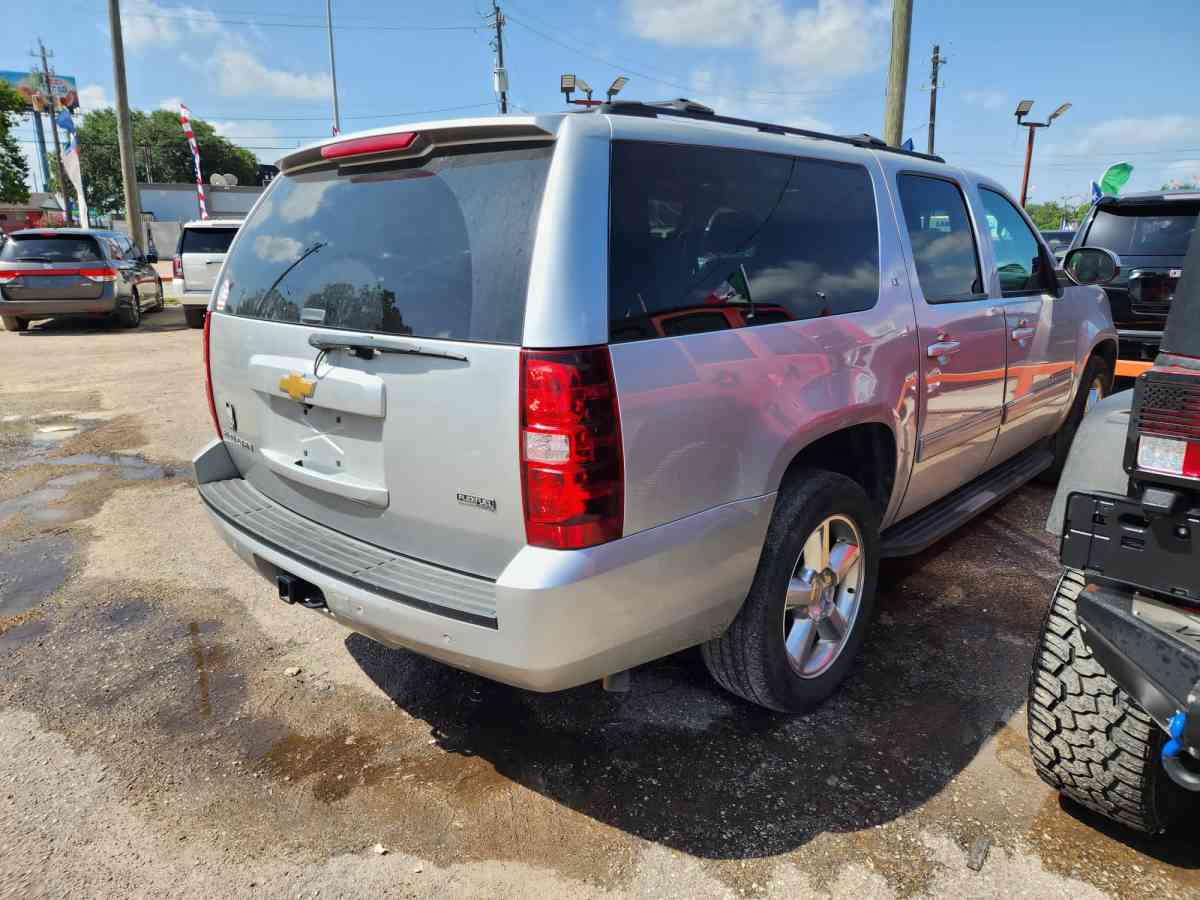 Chevrolet Suburban LTZ 2013