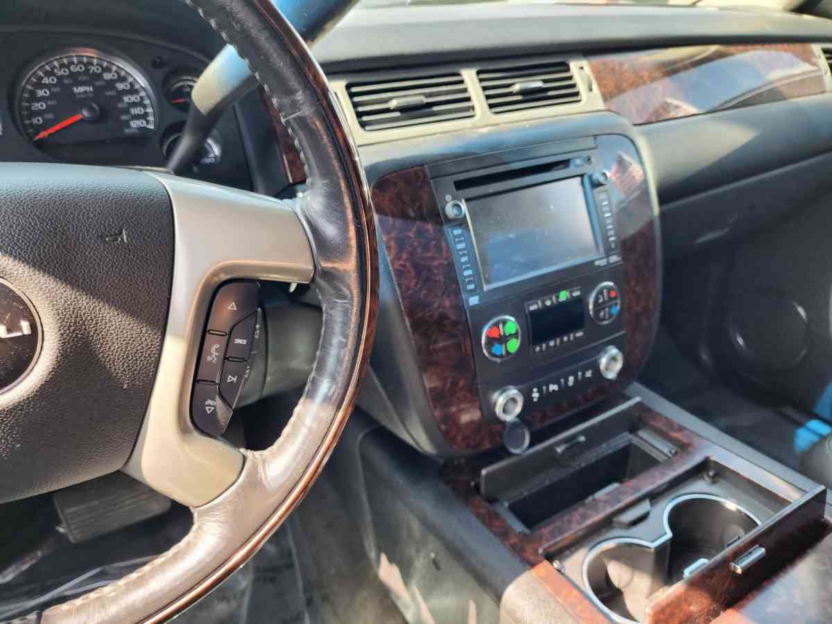 GMC YUKON DENALI XL 2013