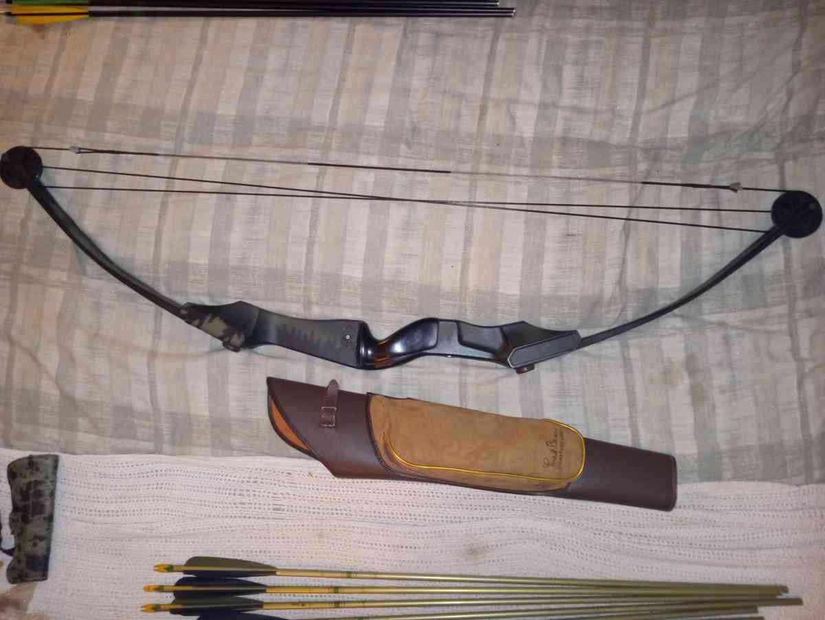 Fred Bear Signature Jennings Bow with 9 Arrows and Tips