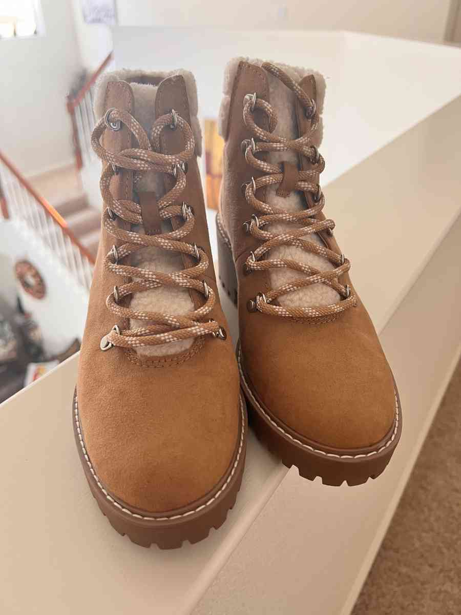 Im selling these new boots