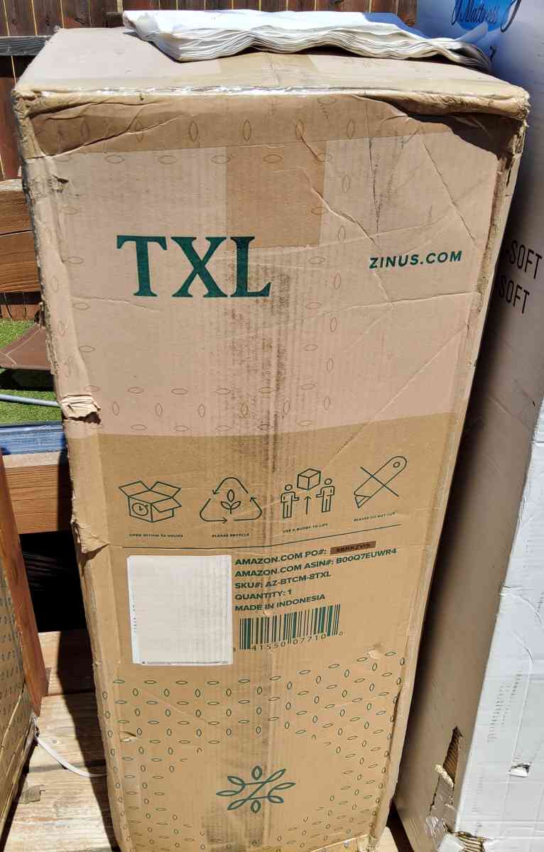 Zinus Ultima Comfort Memory Foam 8 inch Mattress Twin XL