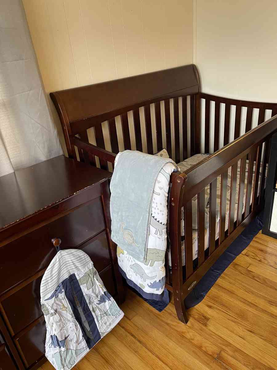 Convertible Crib And Dresser