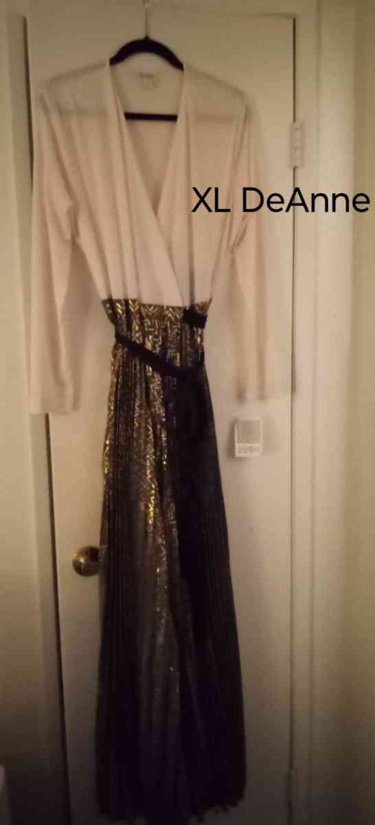 NWT LuLaRoe XL  DeAnne Dress for 50 Its Retails for 140