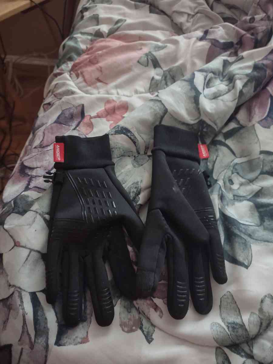 black gloves