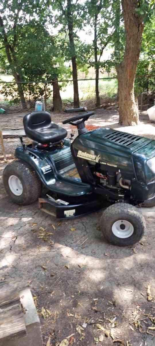 Lawn tractor