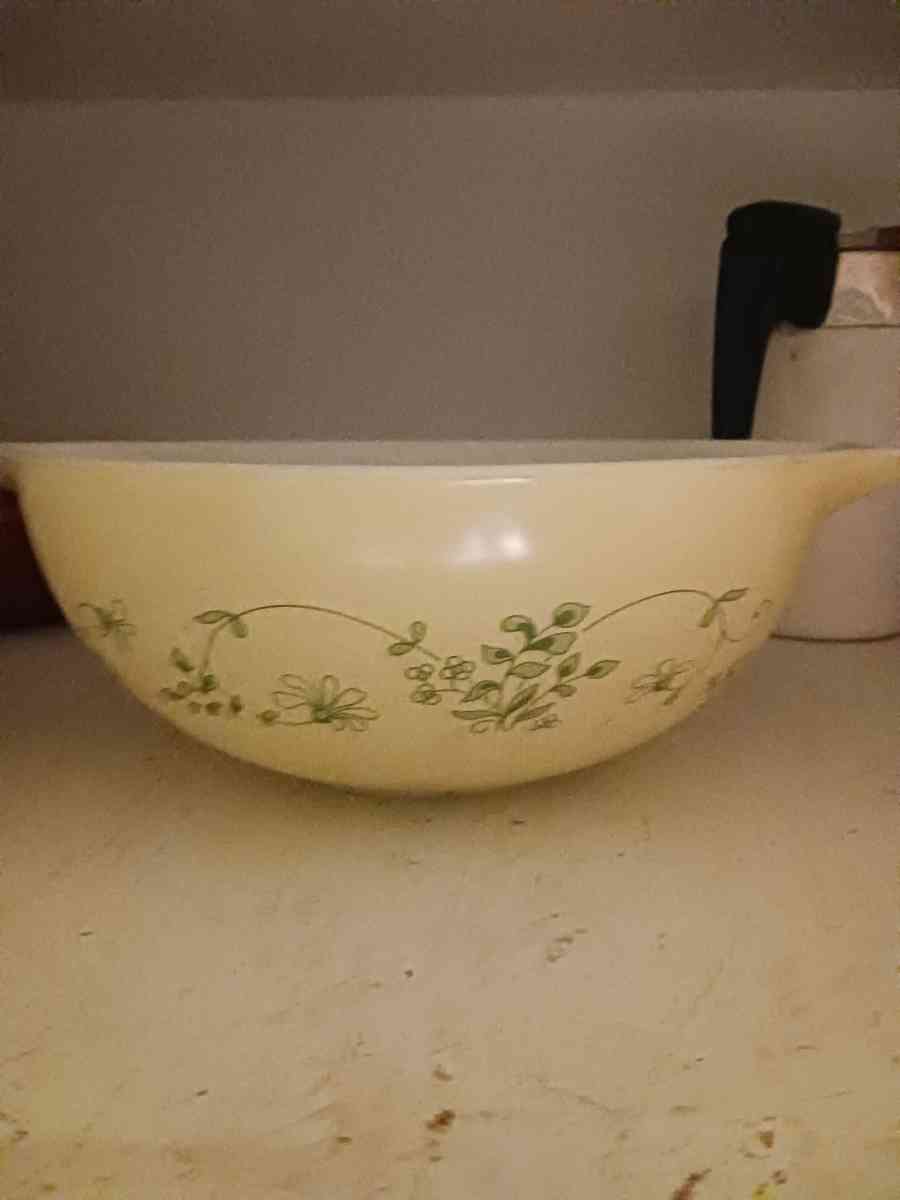 Pyrex bowls