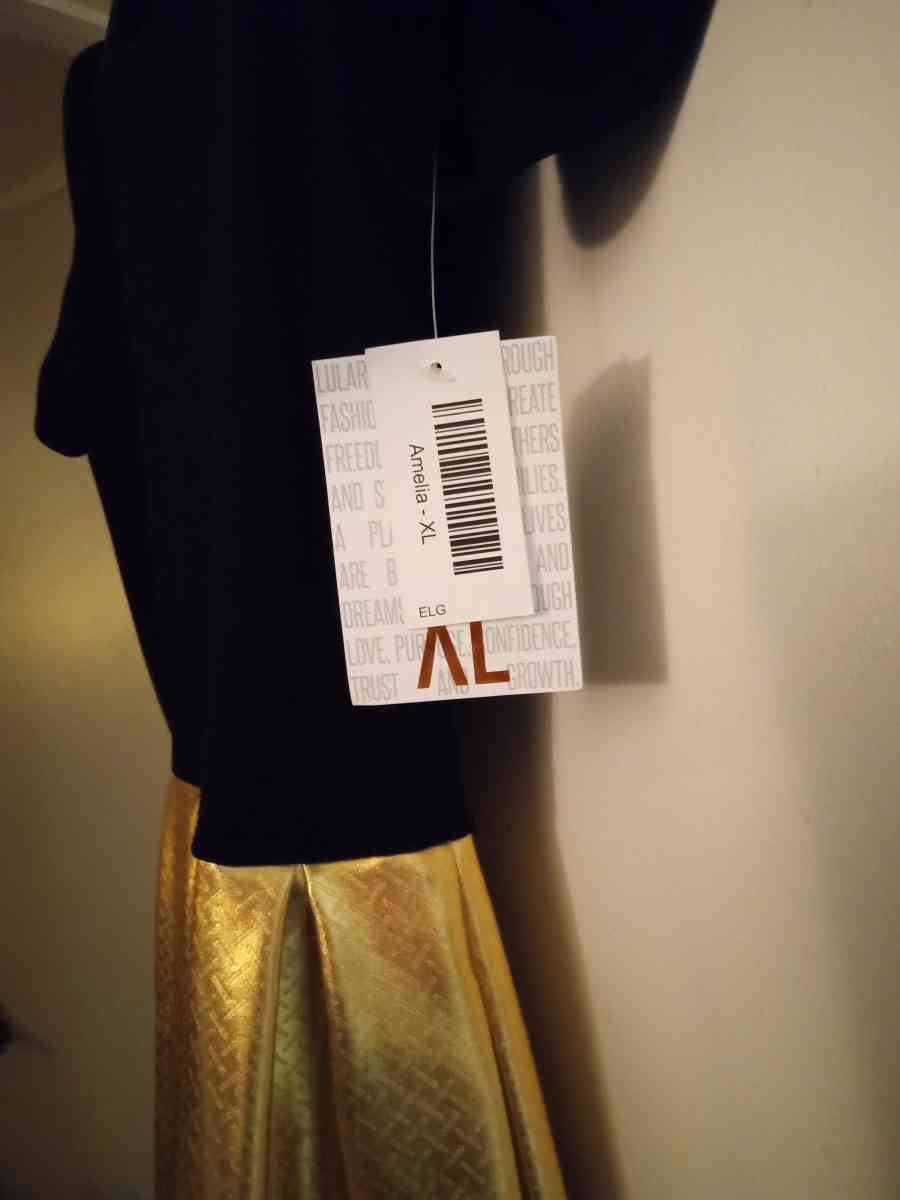 LuLaRoe Elegant XL Amelia 35     Retails for 86