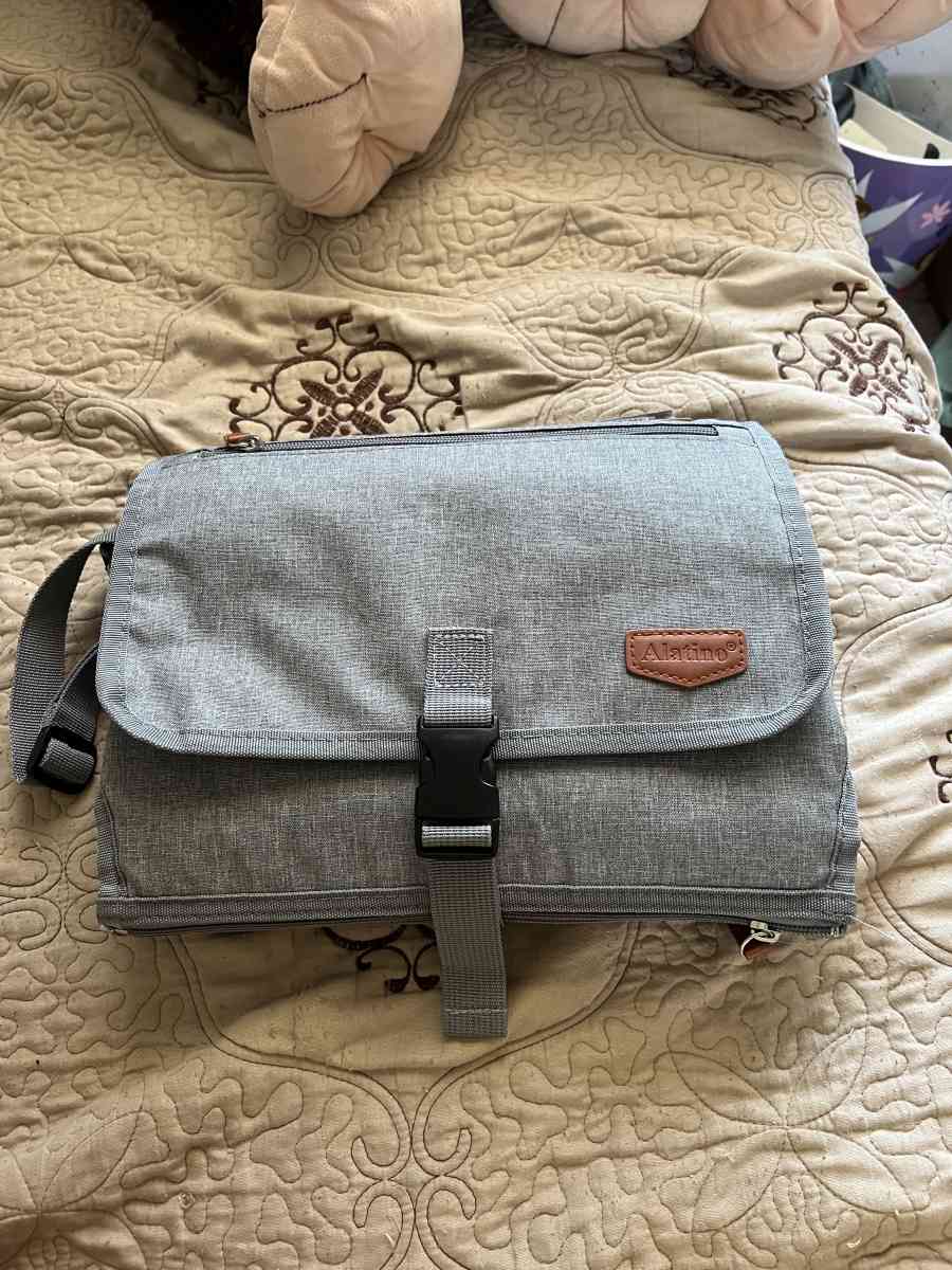 Portable changing pad