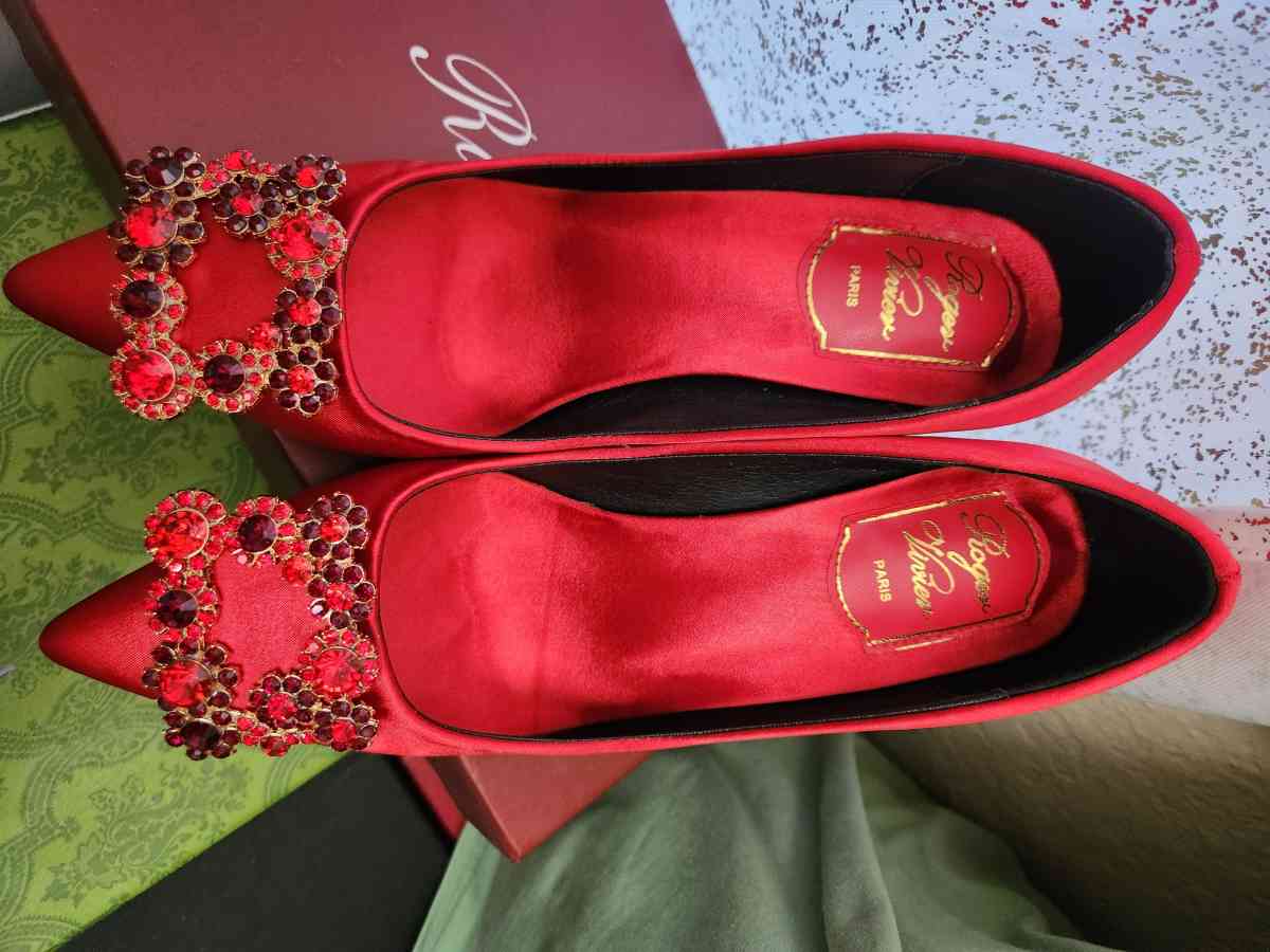Roger Vivier Red shows size 8