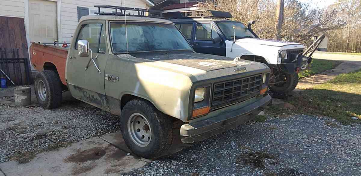 1984 dodge D150 Regular Cab short bed
