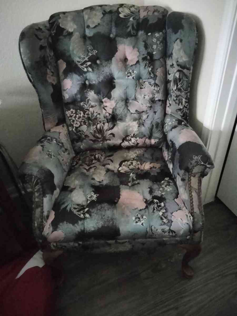 3 Pc Furniture Set Barley Used