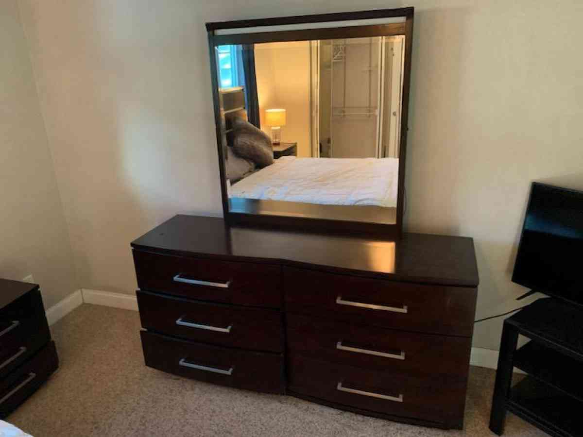 California king adjustable bed with remote and whole bedset