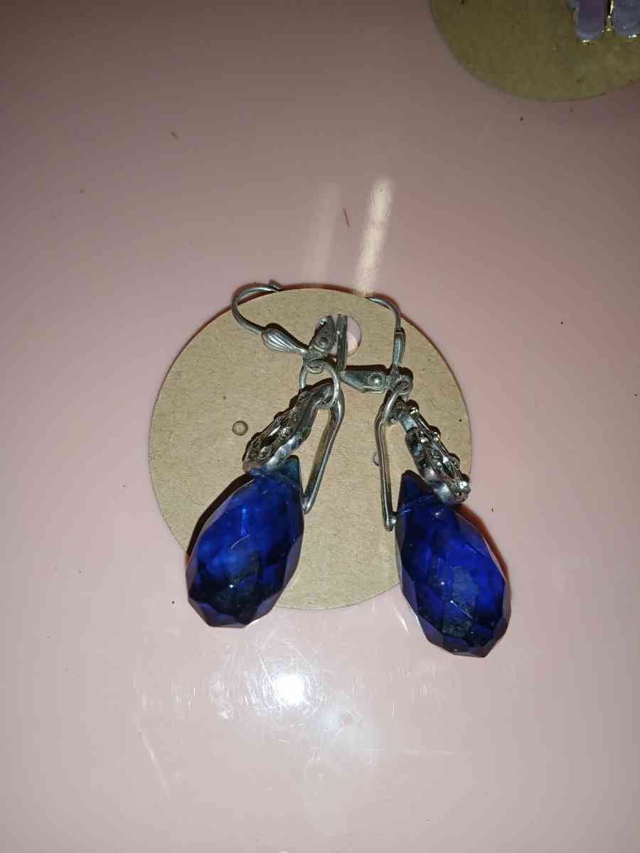 vintage pearl drop earrings blue color