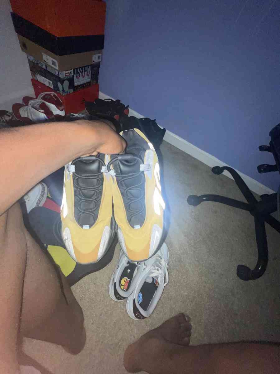 Yezzy 700 honey comb