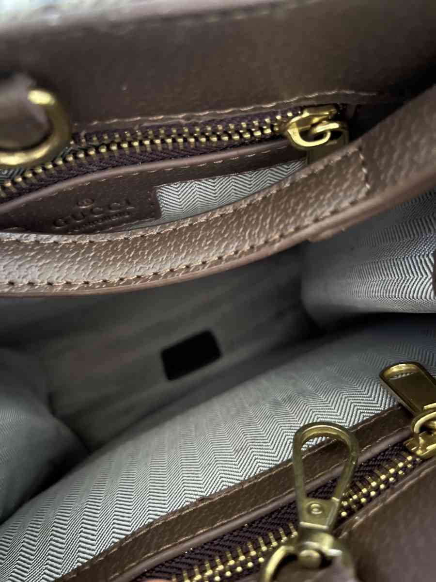 Gucci hand held purse