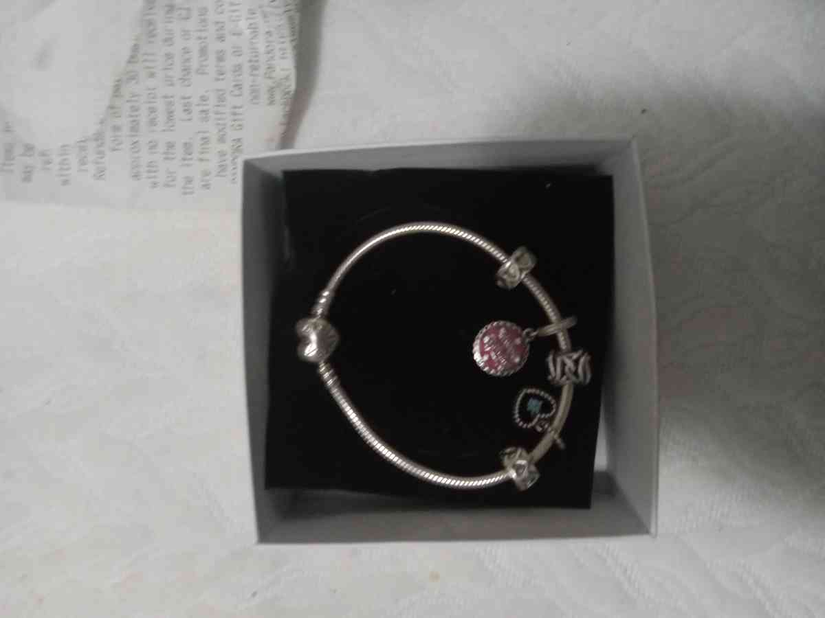 pandora bracelet t