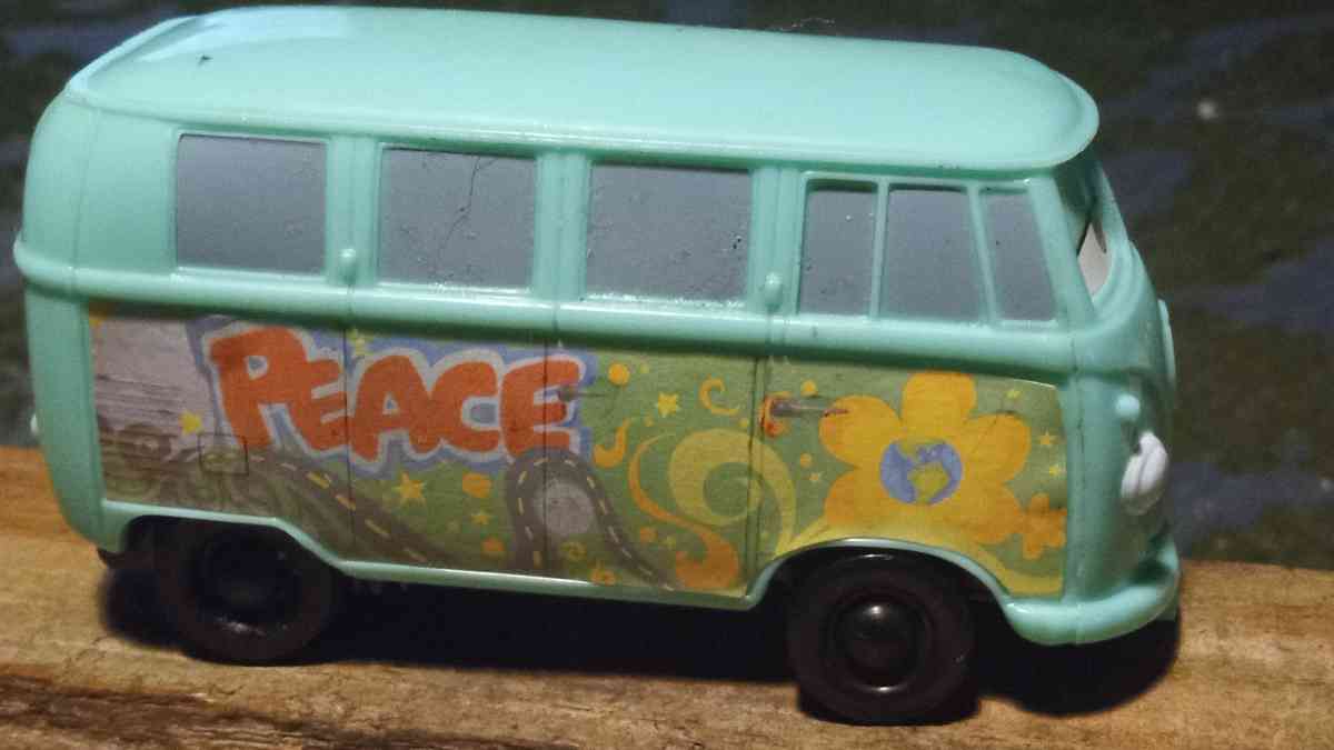 Disney Pixar car Filmore eyes up Bus 2006