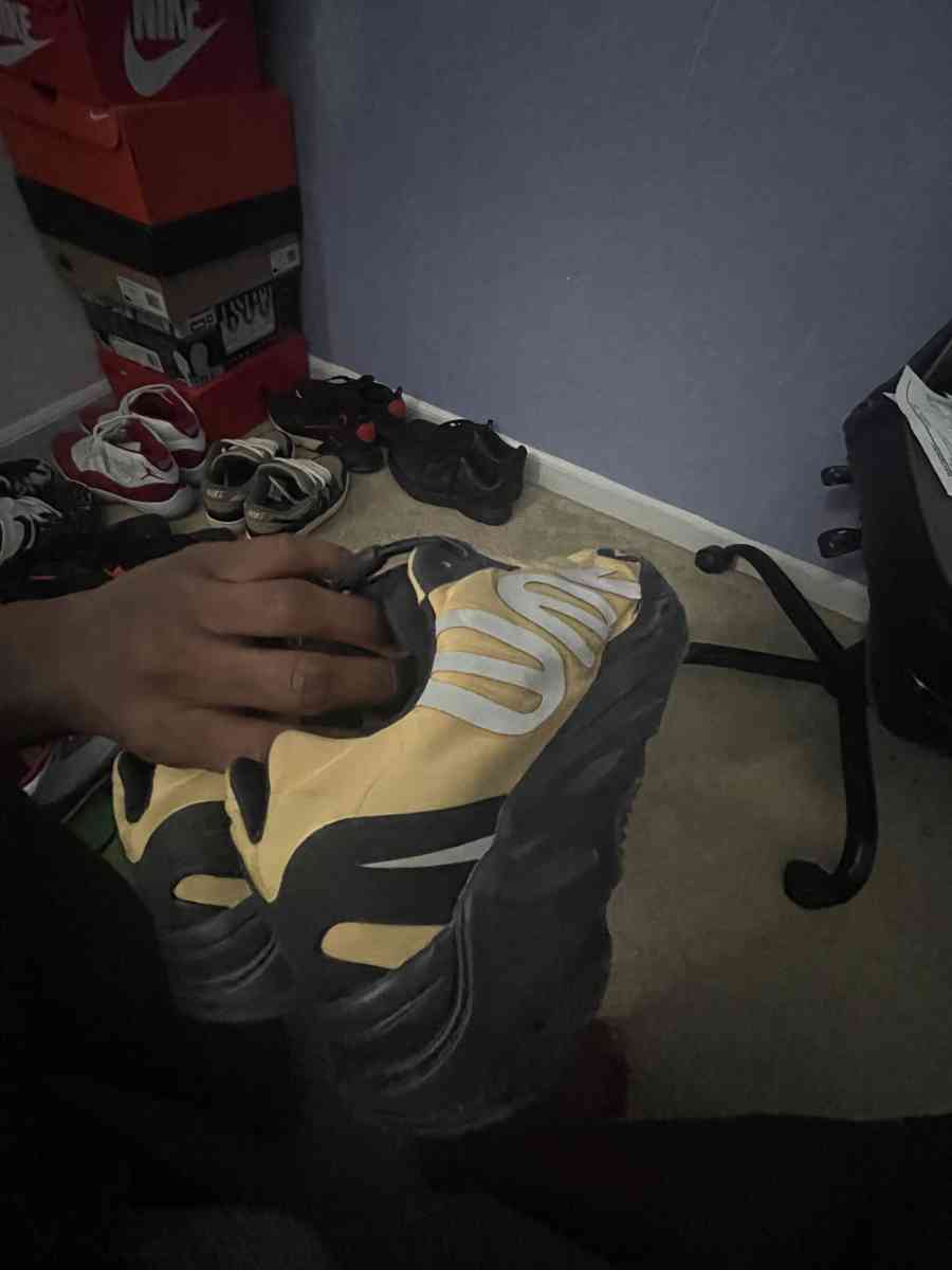 Yezzy 700 honey comb