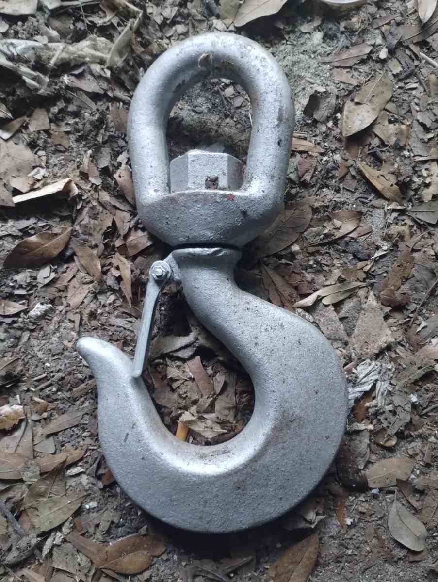 CrosbyLaughlin 10 Ton Swivel Hook