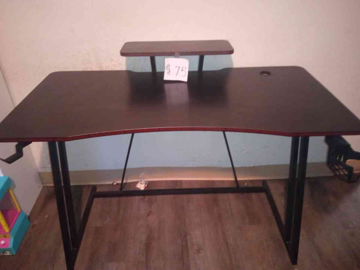 camas nevera mesa gamer cuadros