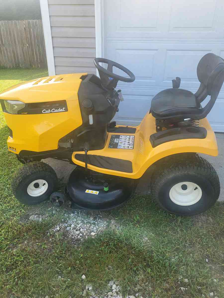 cub cadet riding  lawn mower
