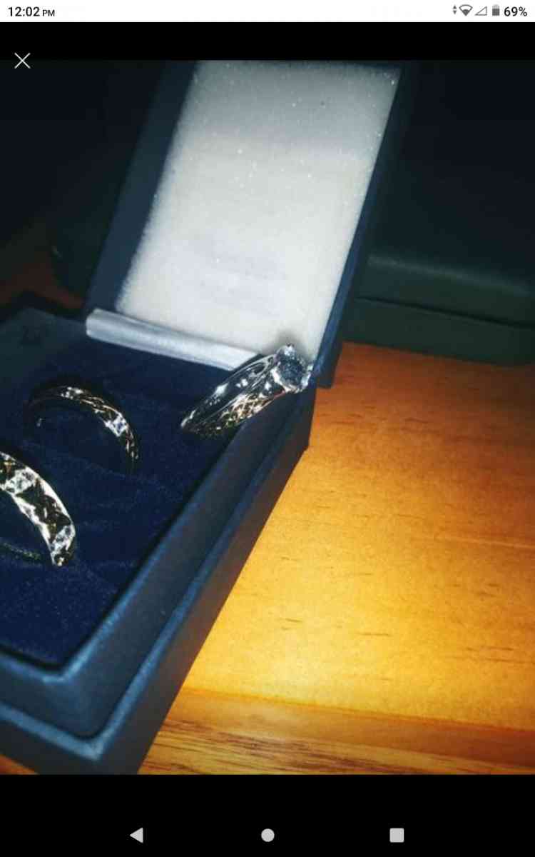 Irish Trinity knot his and her wedding ring set