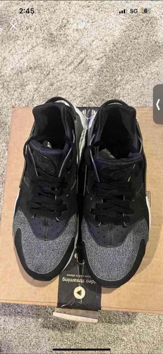 Mens Nike Hurcahes Size 10