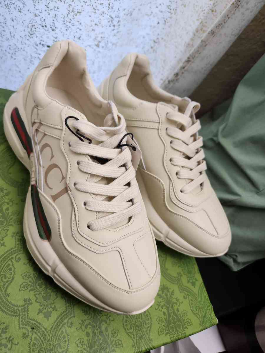 Gucci Sneaker size 7