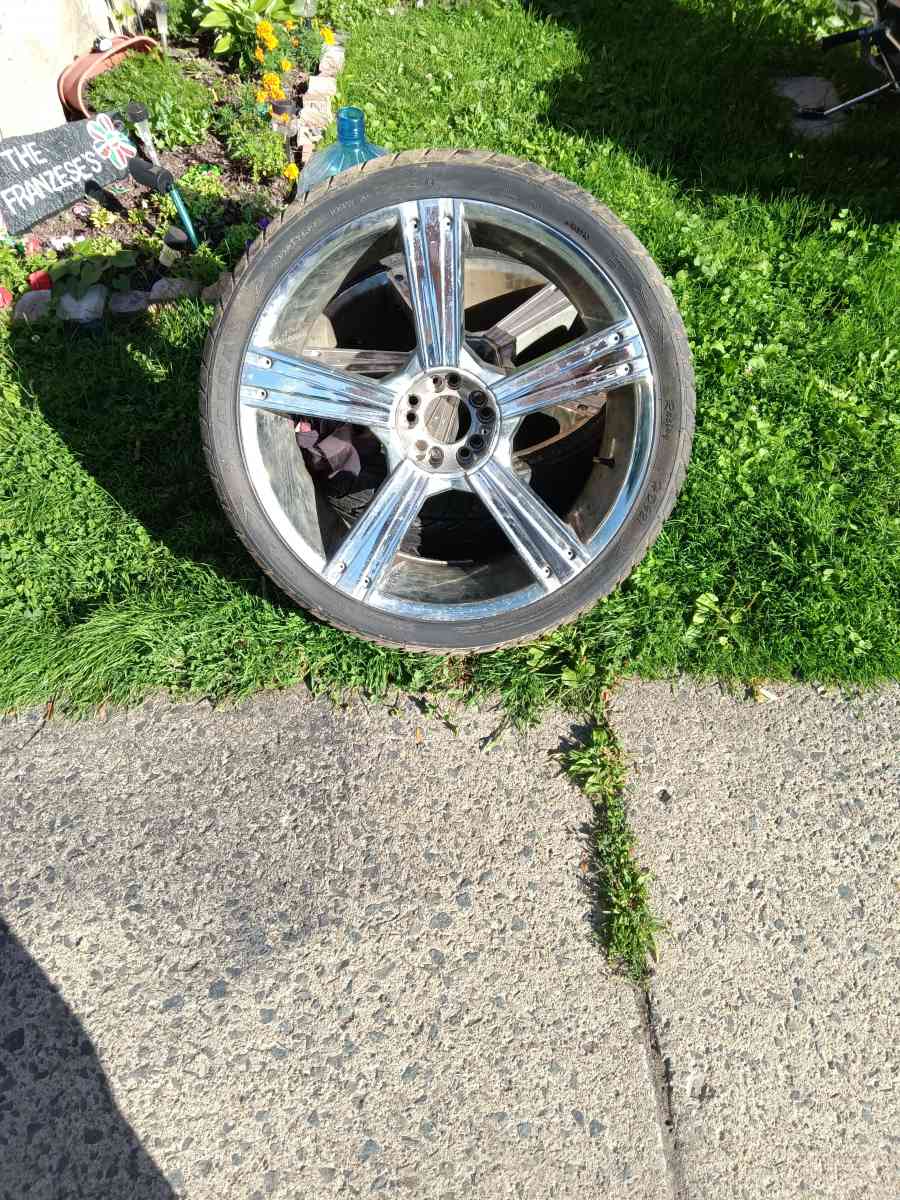 HAIDA RACING TIRES with 2 5 lug universal rims as pictured