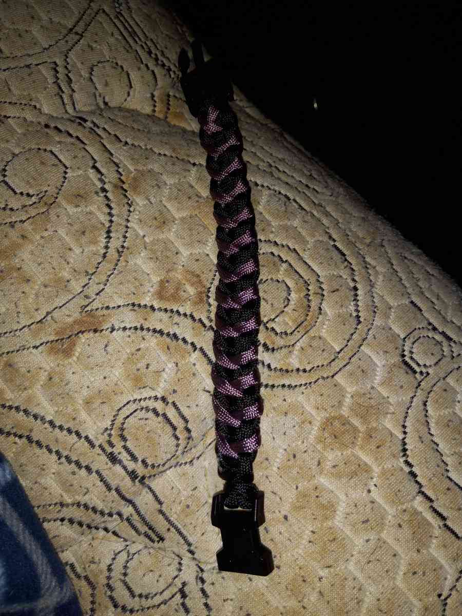 Make paracord bracelets